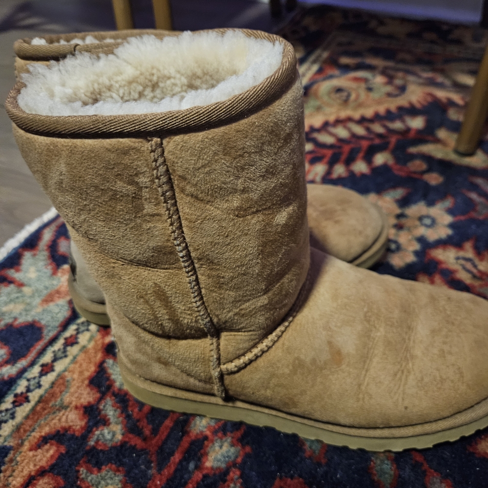 UGG Classic Tan Sheepskin Boots 9 - Picture 5 of 9